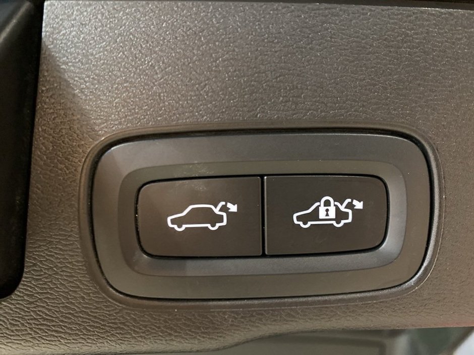 2023 Volvo XC60 B6 AWD Plus - Dark-20