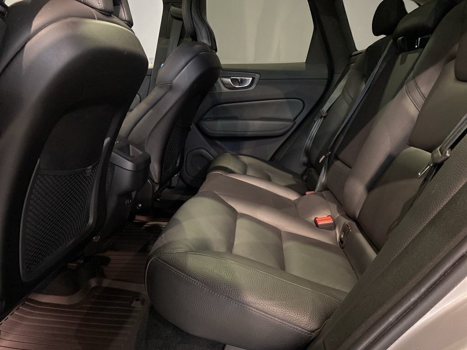 2023 Volvo XC60 B6 AWD Plus - Dark-17