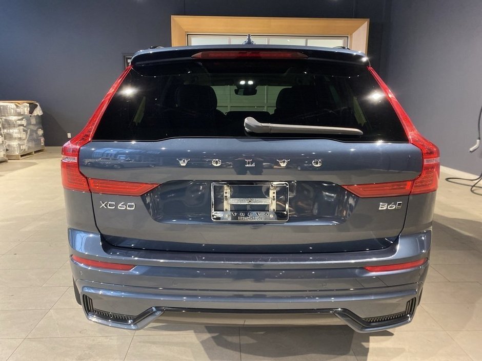 2023 Volvo XC60 B6 AWD Plus - Dark-3