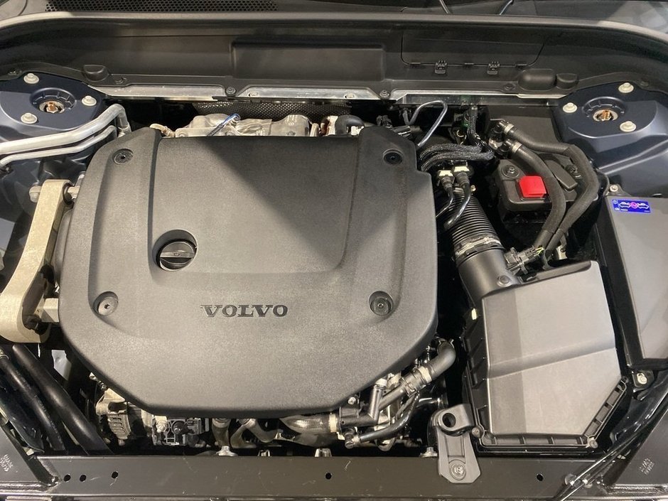 2023 Volvo XC60 B6 AWD Plus - Dark-25