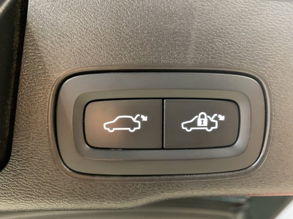 2023 Volvo XC60 B6 AWD Plus - Dark-20