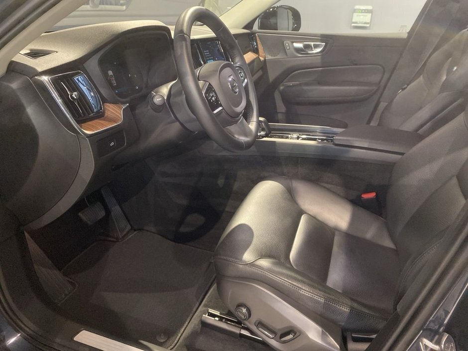 2023 Volvo XC60 B6 AWD Plus - Dark-9
