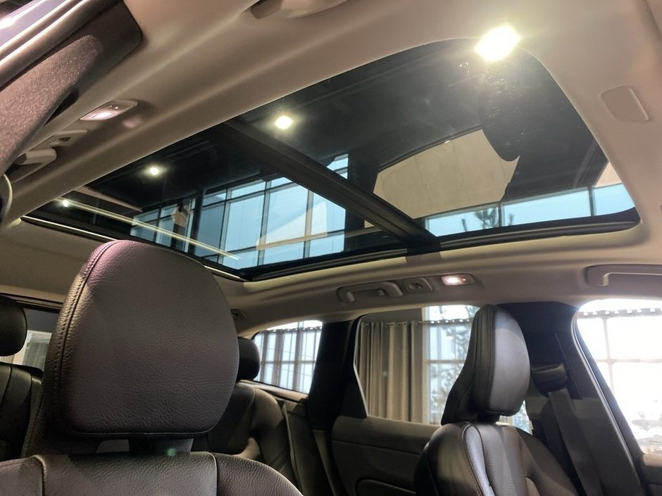 2023 Volvo XC60 B6 AWD Plus - Dark-24