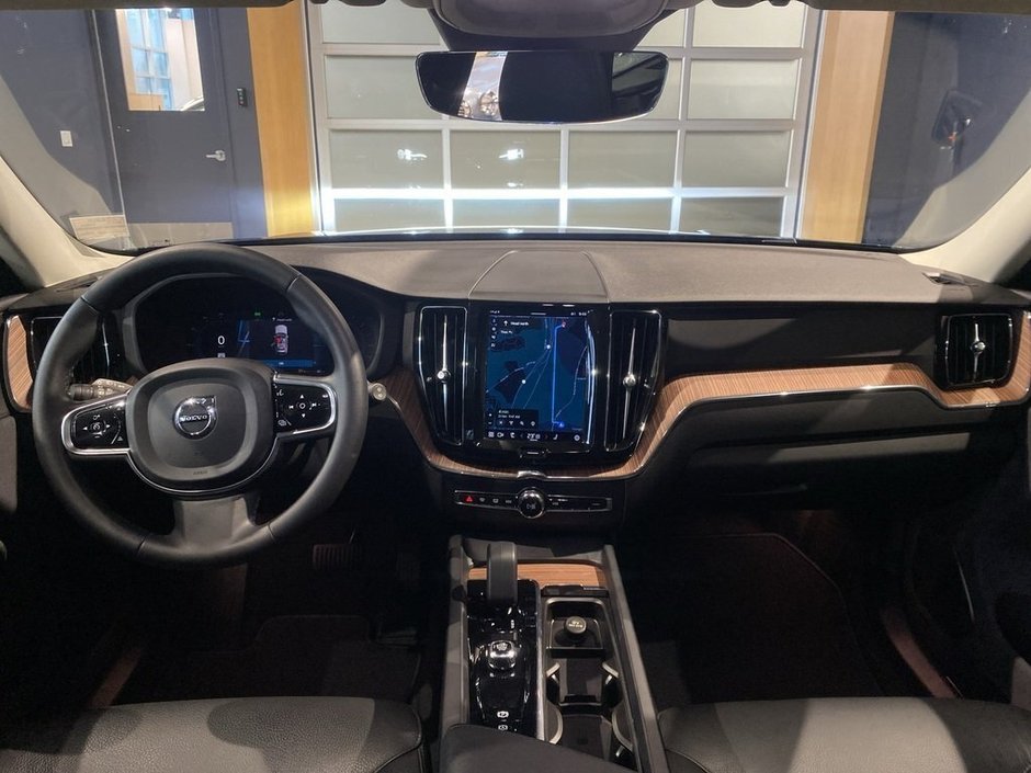 2023 Volvo XC60 B6 AWD Plus - Dark-10
