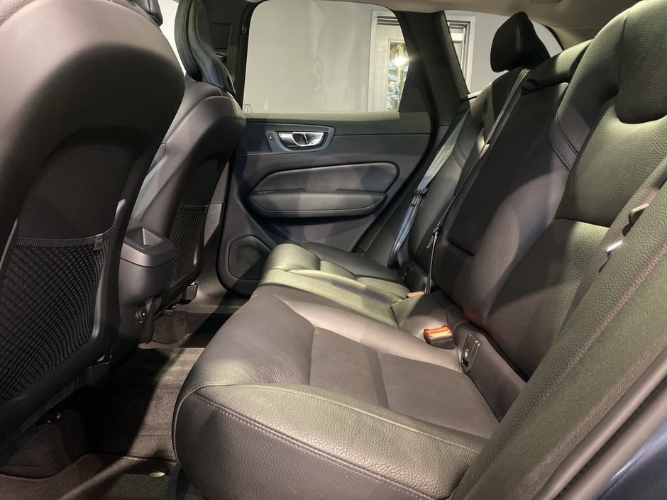 2023 Volvo XC60 B6 AWD Plus - Dark-17