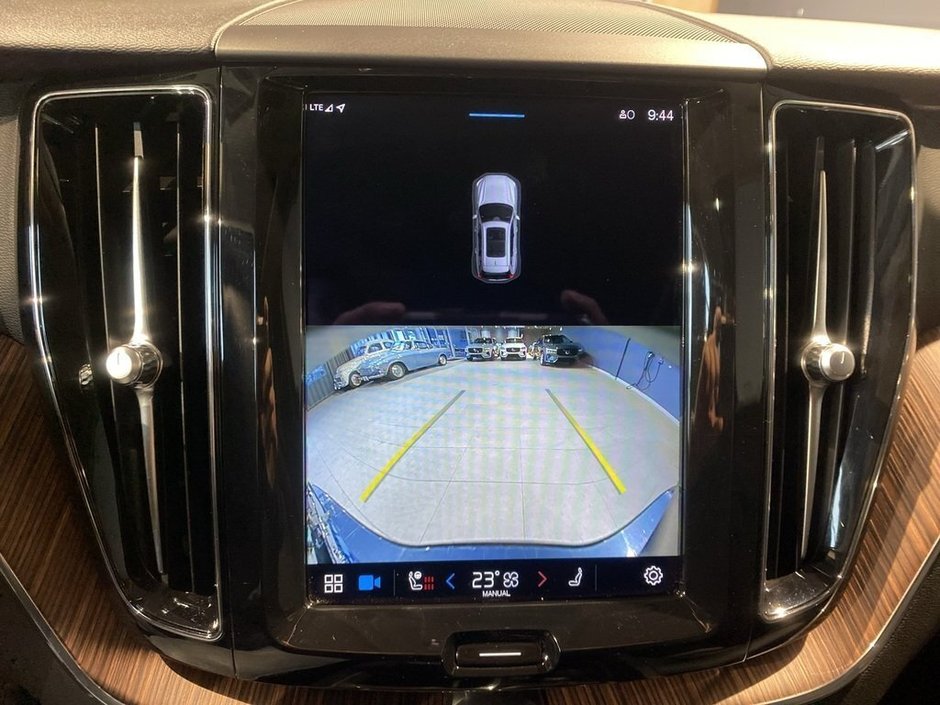 2023 Volvo XC60 B6 AWD Plus - Dark-16