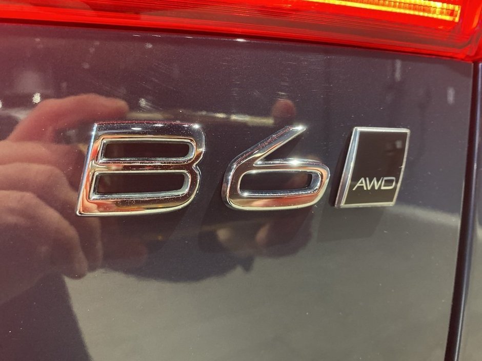 2023 Volvo XC60 B6 AWD Plus - Dark-26