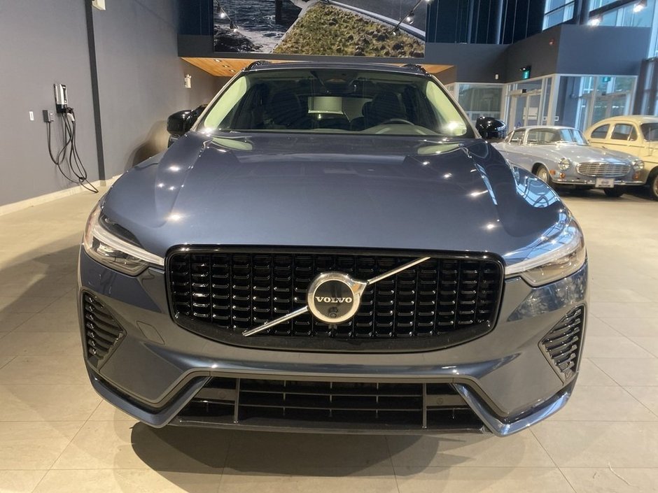 2023 Volvo XC60 B6 AWD Plus - Dark-7