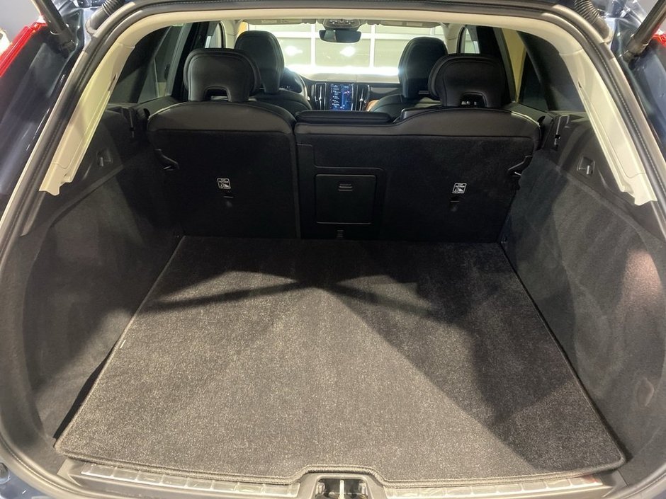 2023 Volvo XC60 B6 AWD Plus - Dark-19