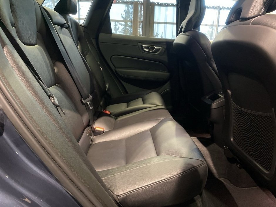 2023 Volvo XC60 B6 AWD Plus - Dark-21