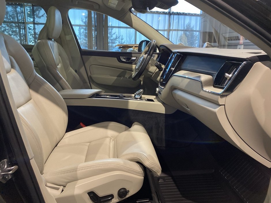 2023 Volvo XC60 B6 AWD Ultimate - Bright-22