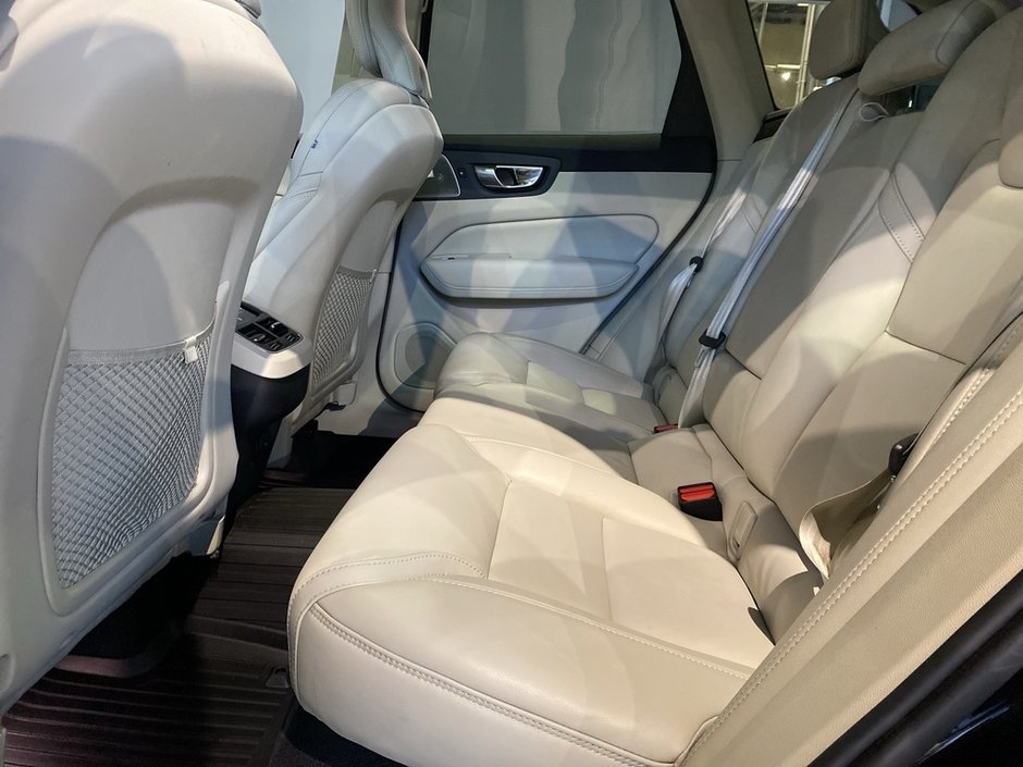 2023 Volvo XC60 B6 AWD Ultimate - Bright-17