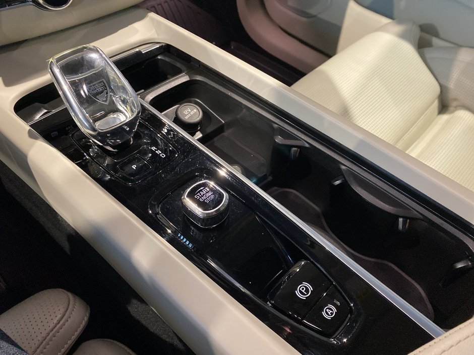 2023 Volvo XC60 B6 AWD Ultimate - Bright-13