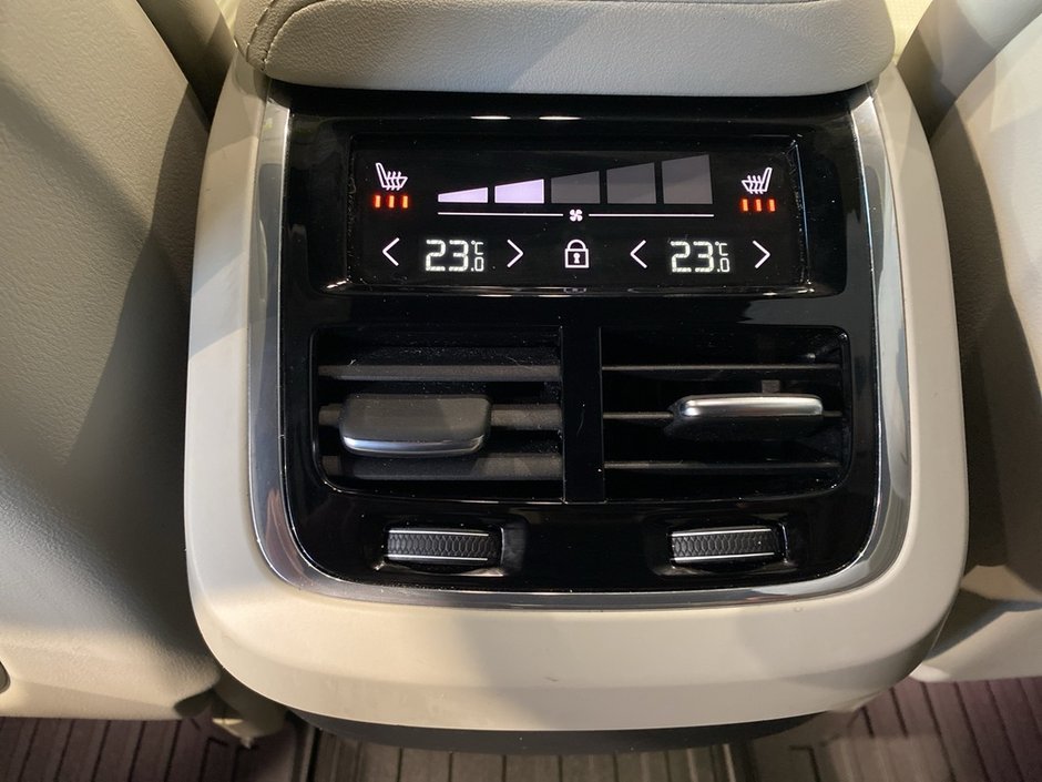 2023 Volvo XC60 B6 AWD Ultimate - Bright-18