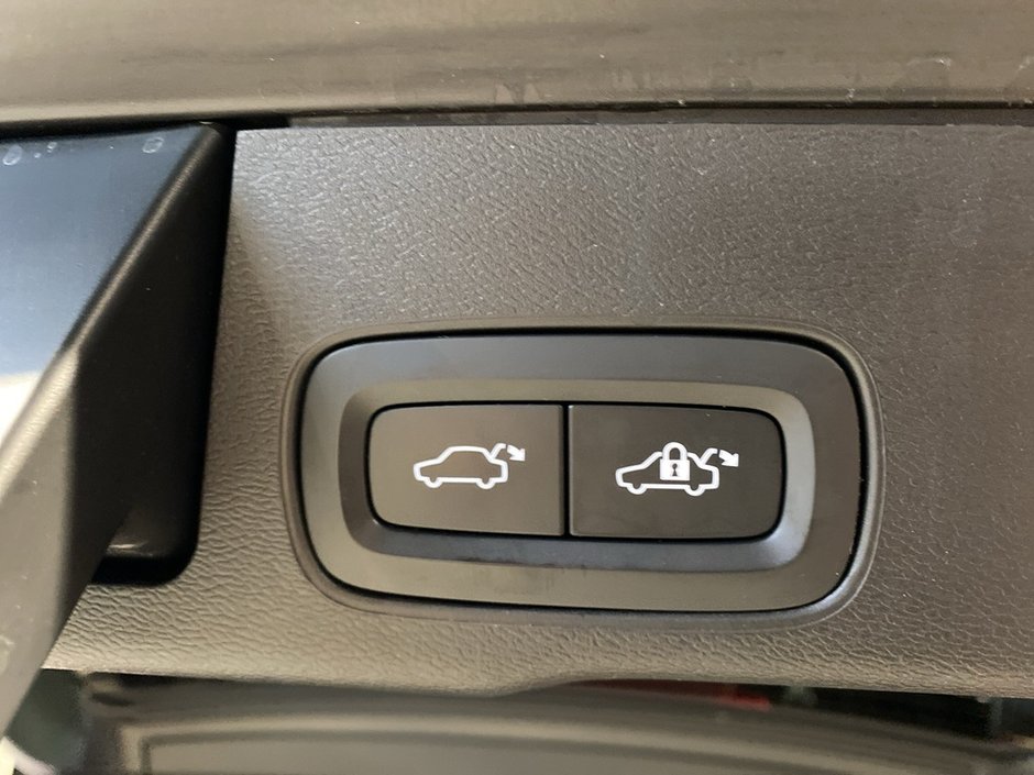 2023 Volvo XC60 B6 AWD Ultimate - Bright-20