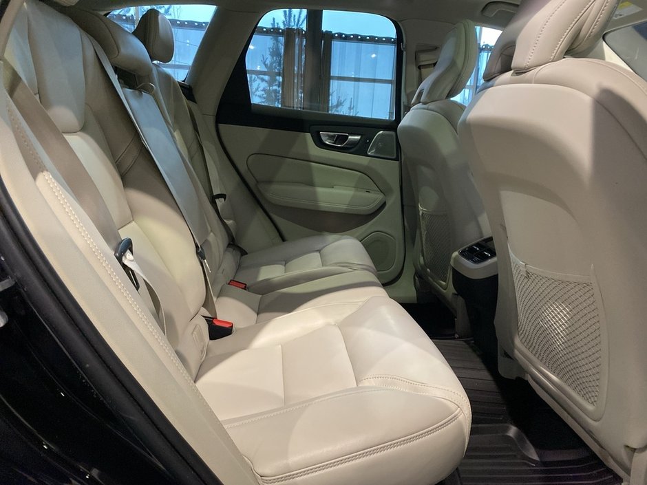 2023 Volvo XC60 B6 AWD Ultimate - Bright-21
