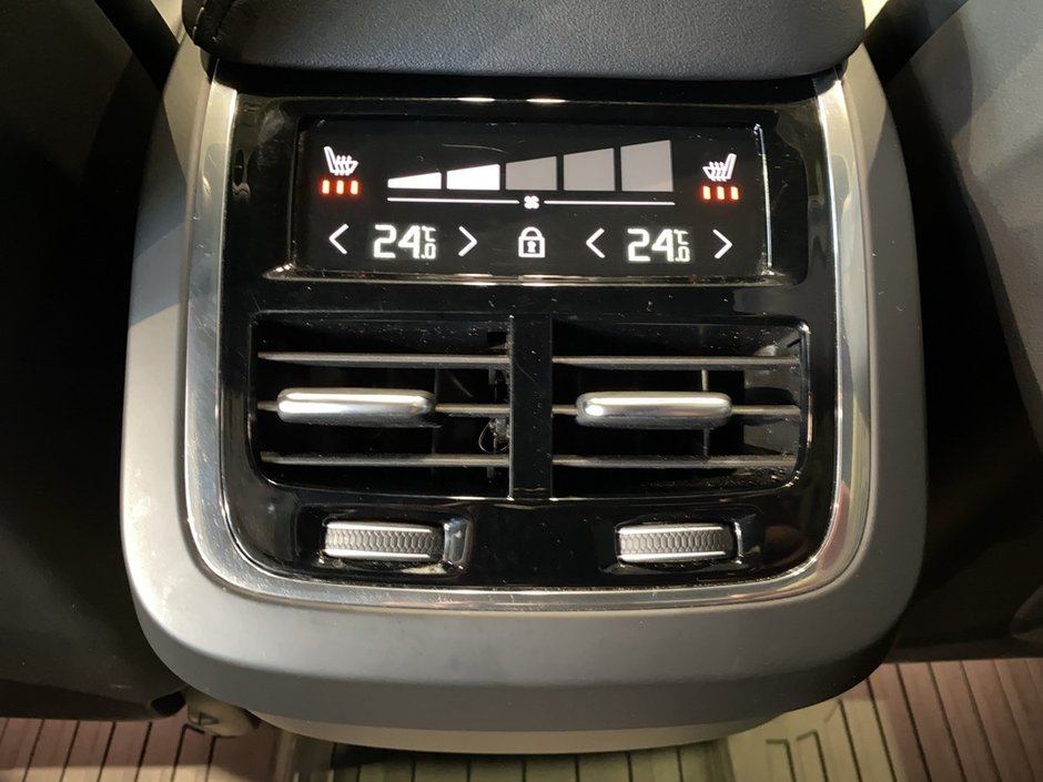 2023 Volvo XC60 B6 AWD Ultimate - Dark-19