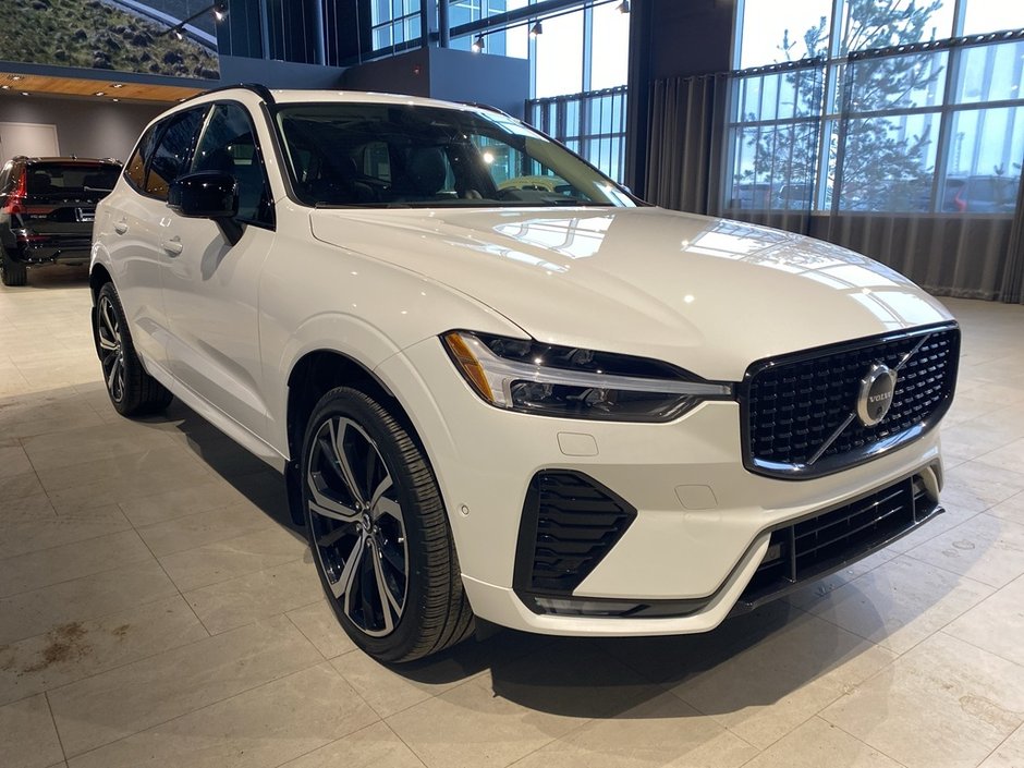 2023 Volvo XC60 B6 AWD Ultimate - Dark-6