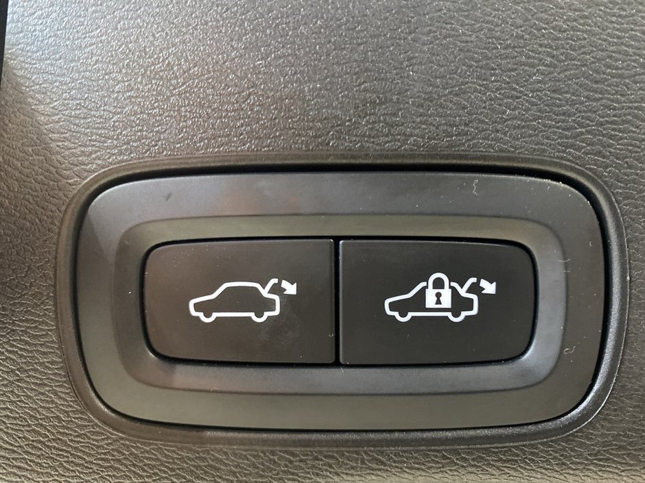 2023 Volvo XC60 B6 AWD Ultimate - Dark-21