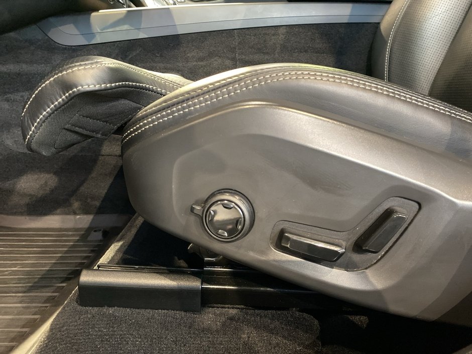 2023 Volvo XC60 B6 AWD Ultimate - Dark-12