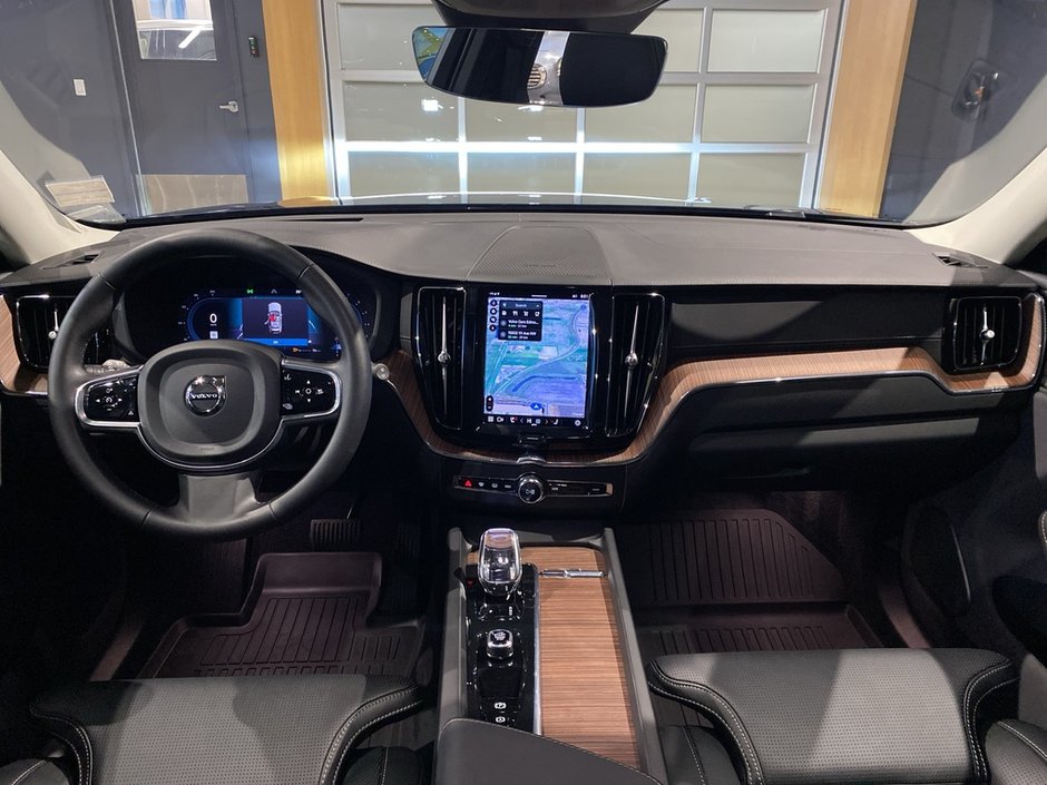 2023 Volvo XC60 B6 AWD Ultimate - Dark-10