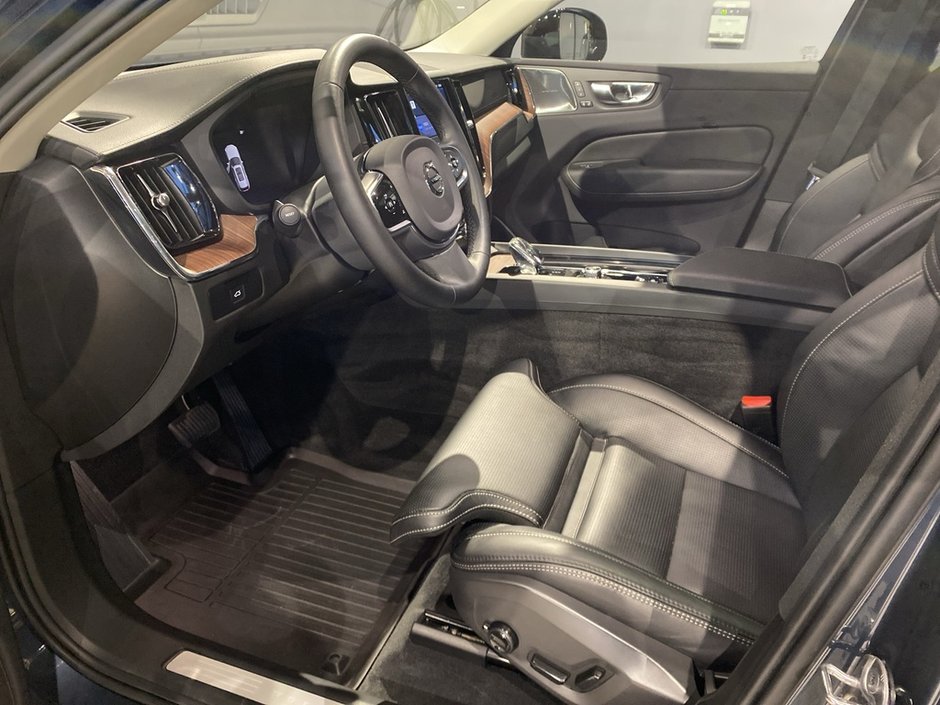 2023 Volvo XC60 B6 AWD Ultimate - Dark-9