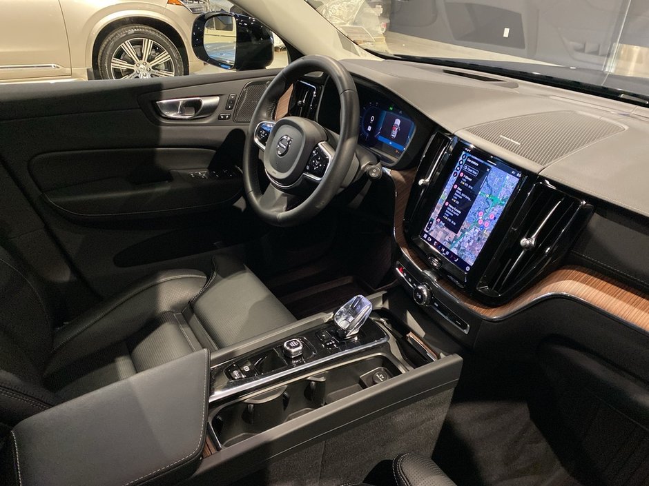 2023 Volvo XC60 B6 AWD Ultimate - Dark-23