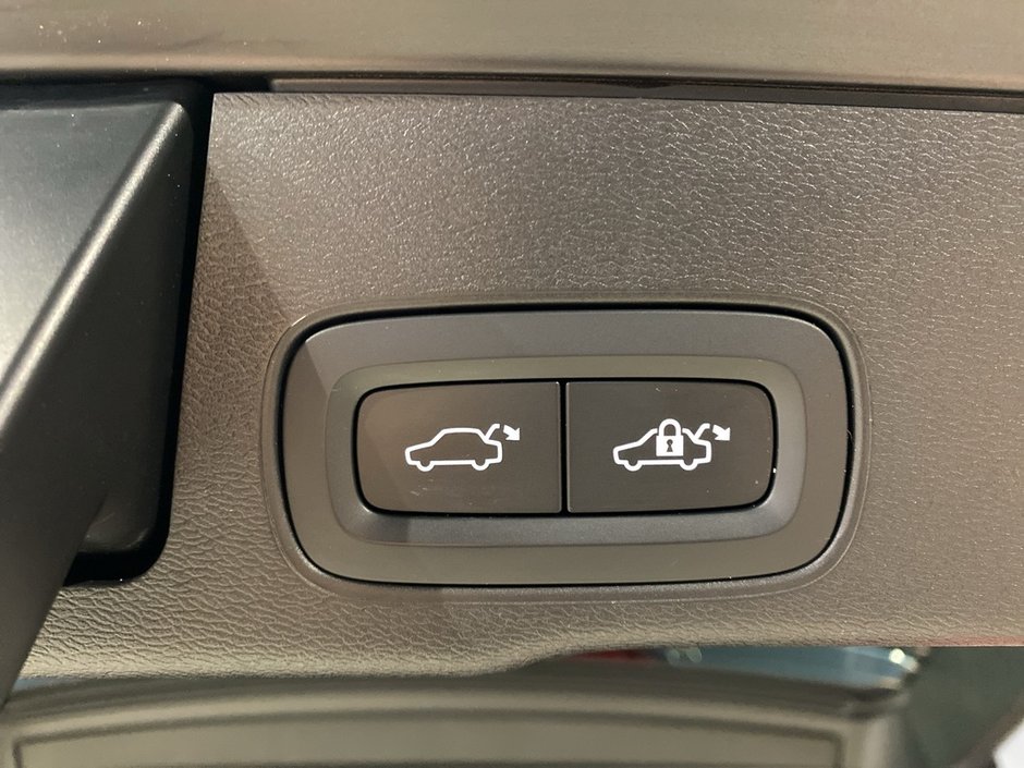 2023 Volvo XC60 B6 AWD Ultimate - Dark-20