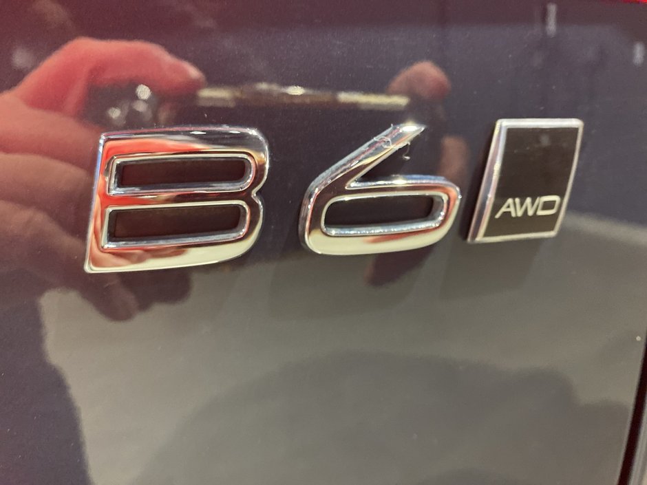 2023 Volvo XC60 B6 AWD Ultimate - Dark-26