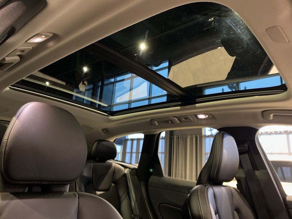 2023 Volvo XC60 B6 AWD Ultimate - Dark-24