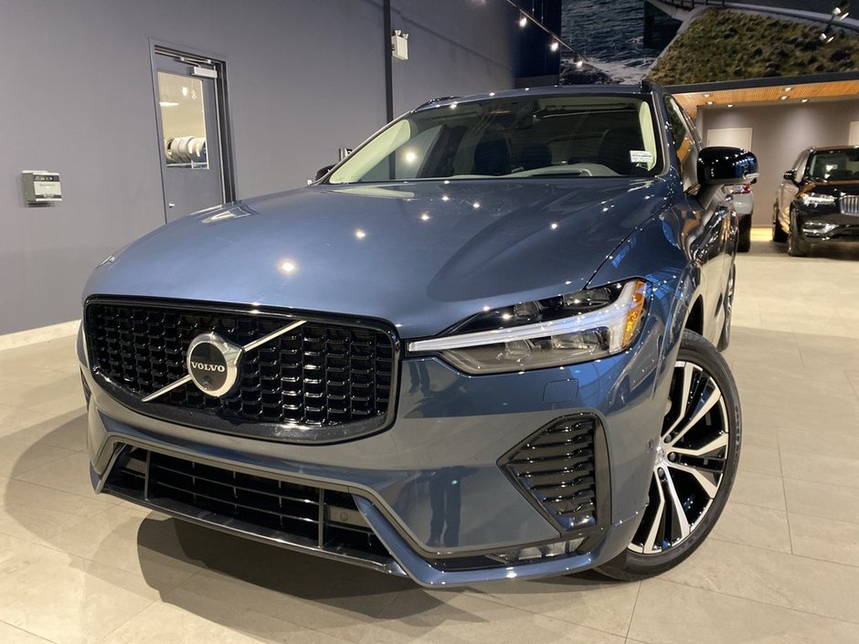 2023 Volvo XC60 B6 AWD Ultimate - Dark-0