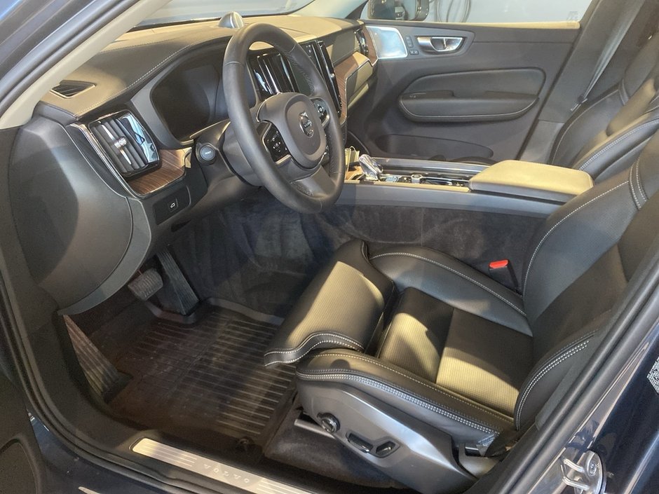 2023 Volvo XC60 B6 AWD Ultimate - Bright-9