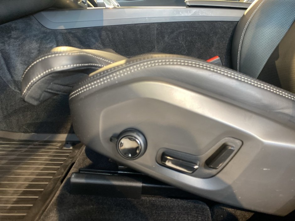 2023 Volvo XC60 B6 AWD Ultimate - Bright-12