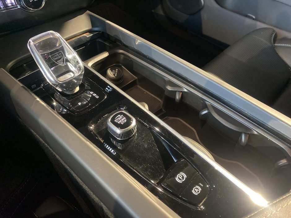 2023 Volvo XC60 B6 AWD Ultimate - Bright-13