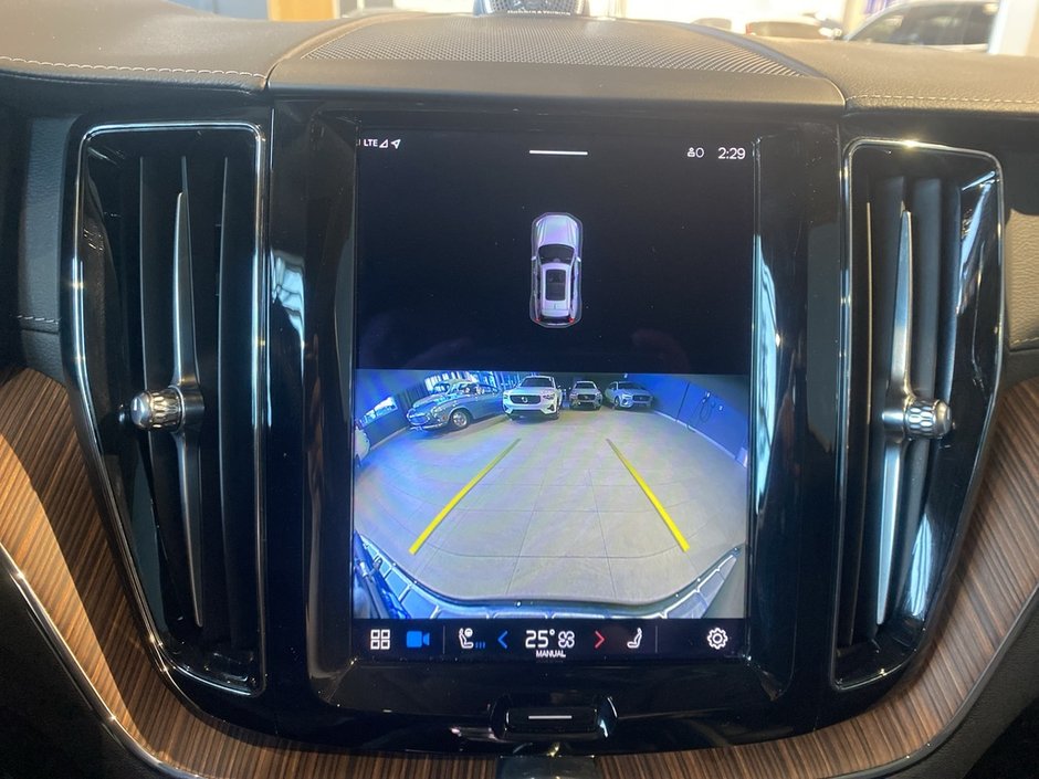 2023 Volvo XC60 B6 AWD Ultimate - Bright-16