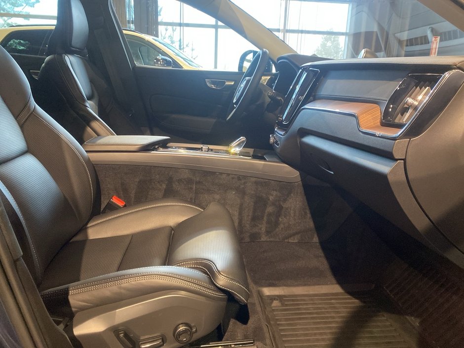 2023 Volvo XC60 B6 AWD Ultimate - Bright-22
