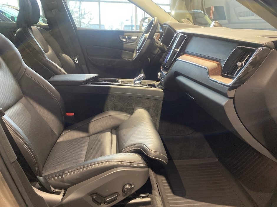 2023 Volvo XC60 B6 AWD Ultimate - Bright-21