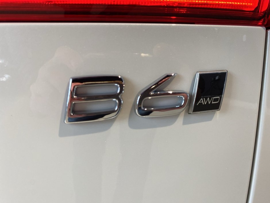 2023 Volvo XC60 B6 AWD Ultimate - Bright-26