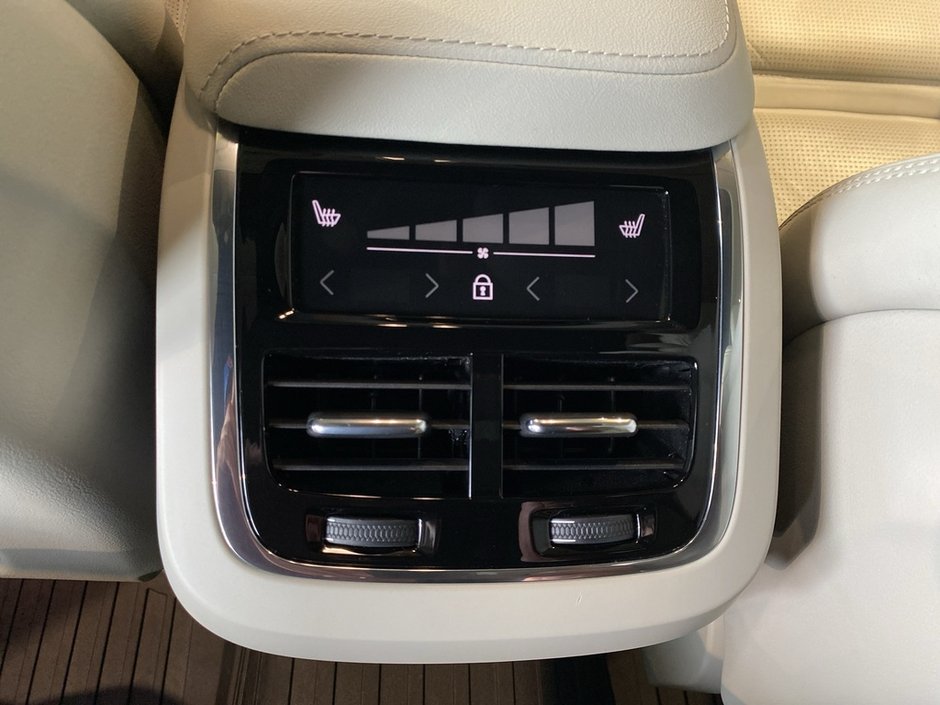 2023 Volvo XC60 B6 AWD Ultimate - Bright-17