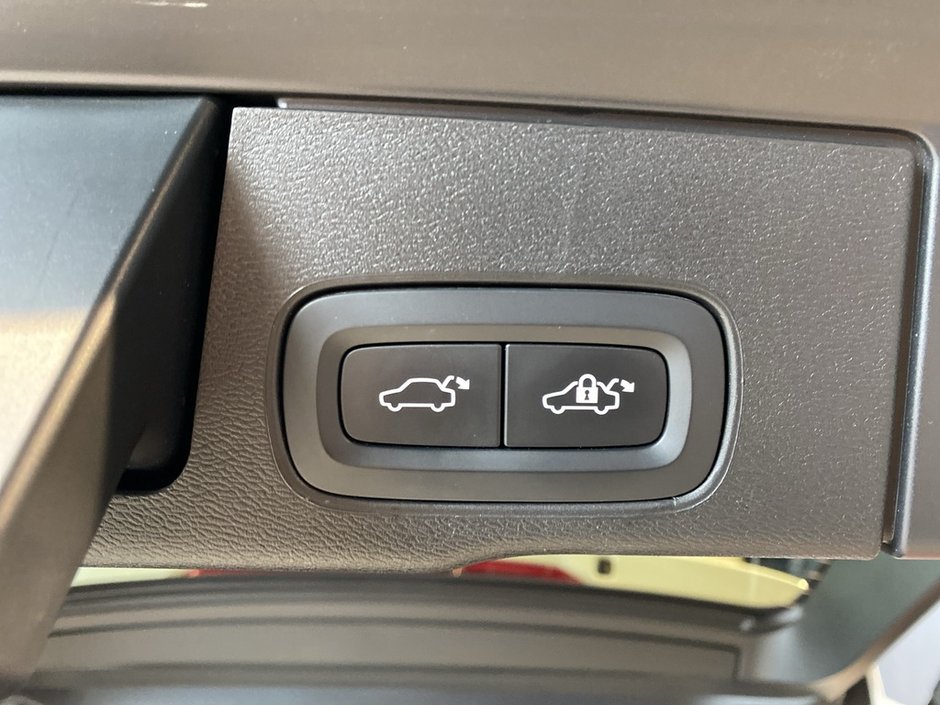 2023 Volvo XC60 B6 AWD Ultimate - Bright-20