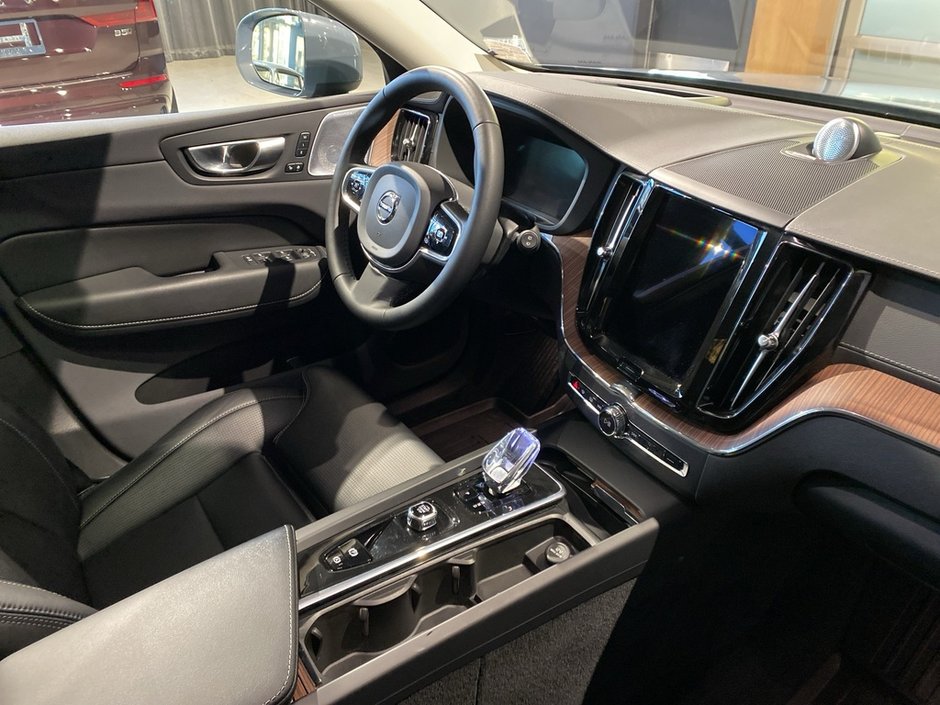 2023 Volvo XC60 B6 AWD Ultimate - Bright-23