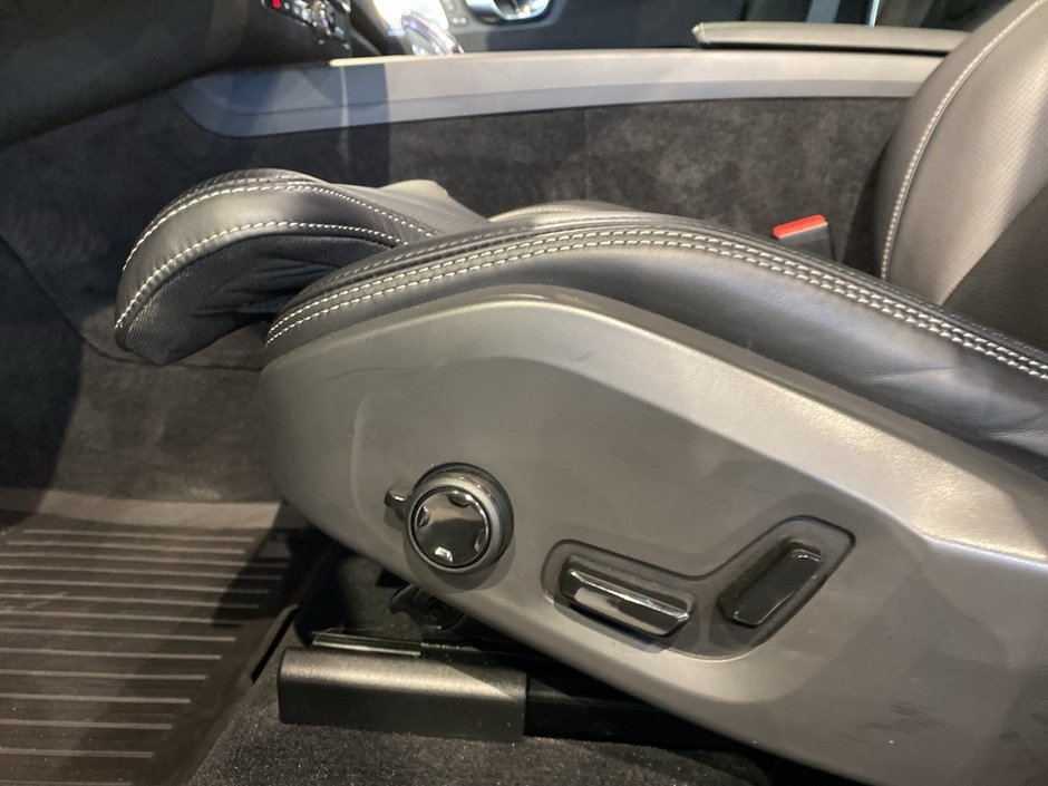 2023 Volvo XC60 B6 AWD Ultimate - Bright-13