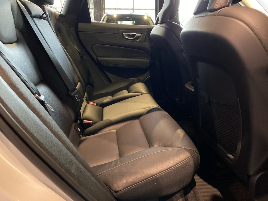 2023 Volvo XC60 B6 AWD Plus - Bright-21