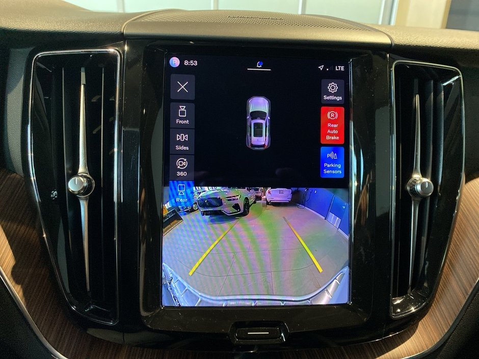 2023 Volvo XC60 B6 AWD Plus - Bright-16