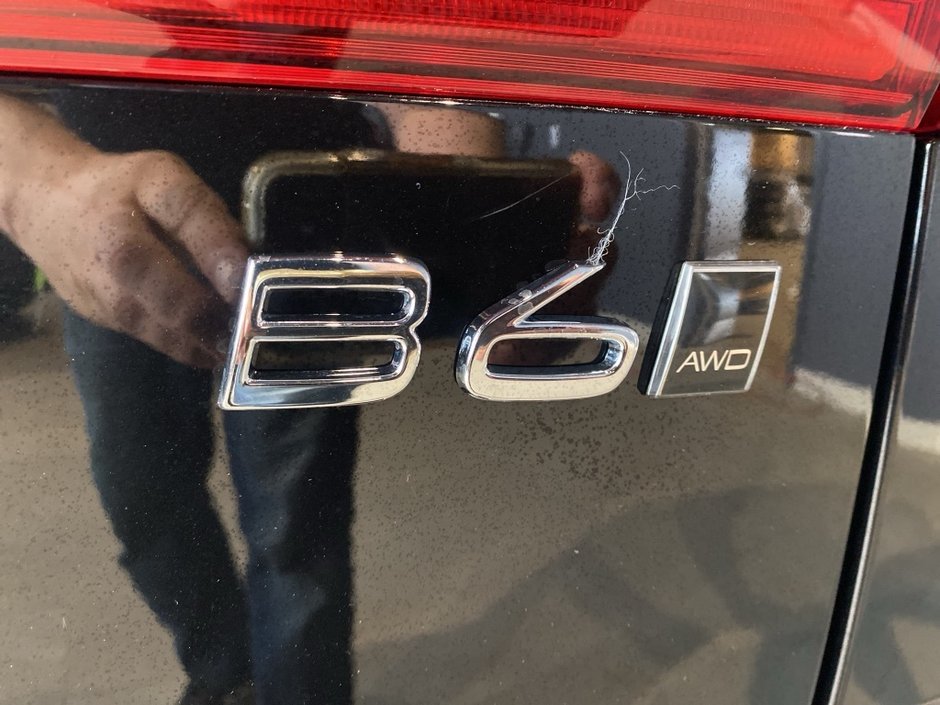 2023 Volvo XC60 B6 AWD Ultimate - Bright-27