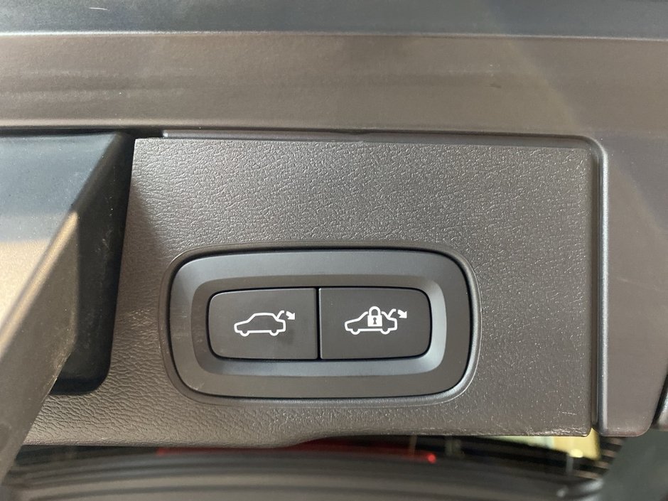 2023 Volvo XC60 B6 AWD Ultimate - Bright-21