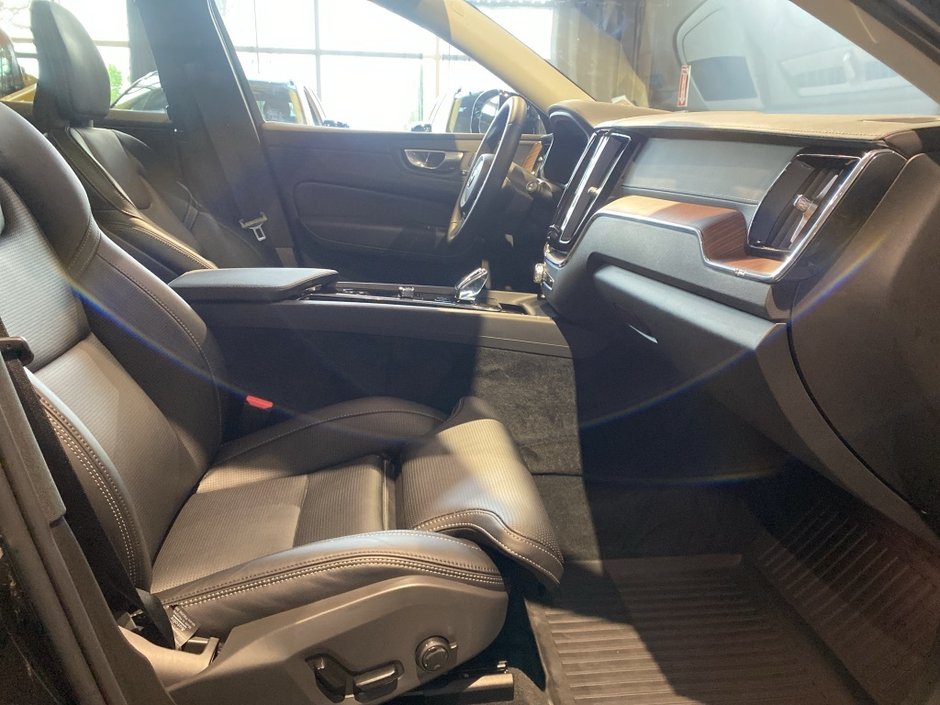 2023 Volvo XC60 B6 AWD Ultimate - Bright-23