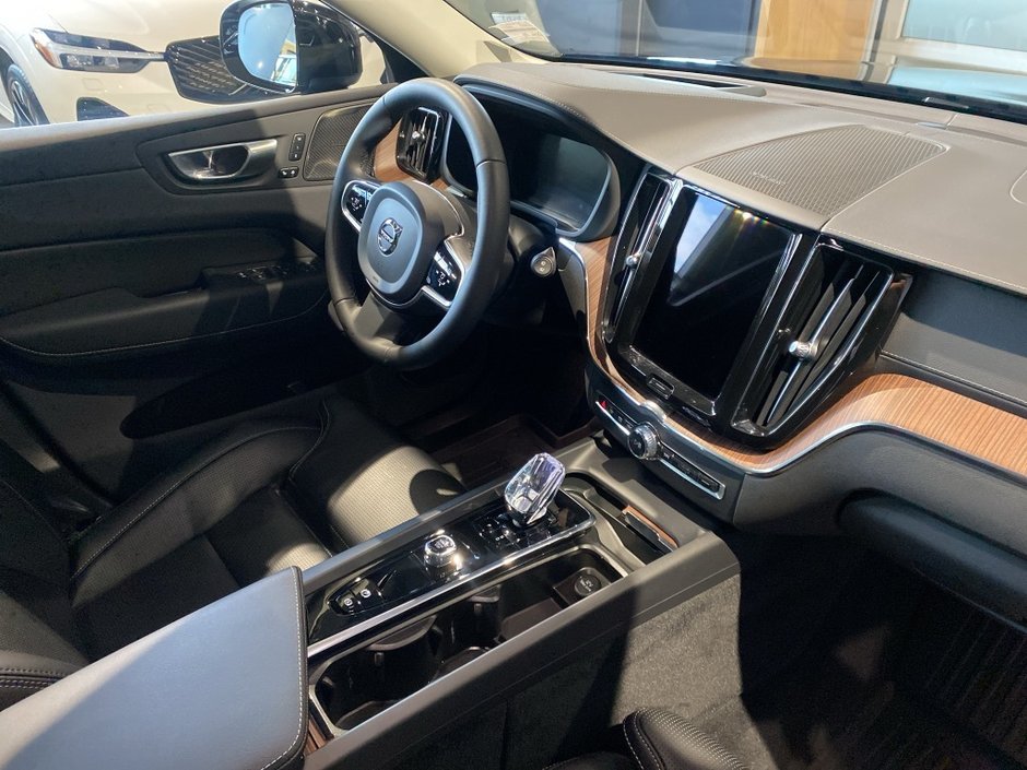 2023 Volvo XC60 B6 AWD Ultimate - Bright-24