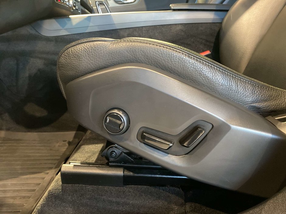 2023 Volvo XC60 B6 AWD Plus - Bright-13