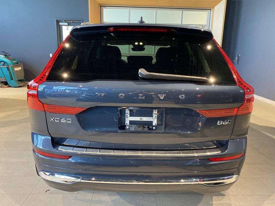 2023 Volvo XC60 B6 AWD Plus - Bright-3
